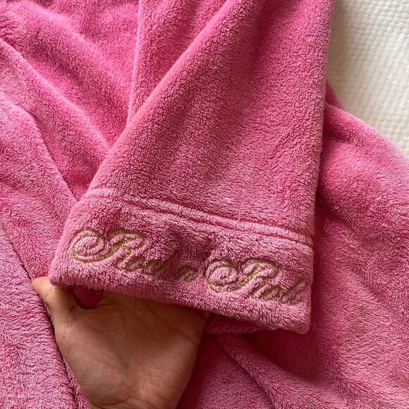 VS PINK ROYALTY HOODED ROBE (PINK + GOLD) - Picture 4 of 8